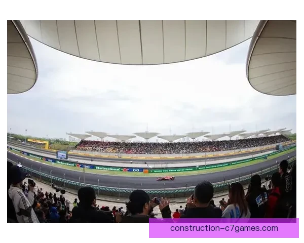 F1赛季激战正酣:顶级车队争夺白热化 新星崛起引领未来趋势 F1赛季激战正酣:顶级车队争夺白热化 新星崛起引领未来趋势