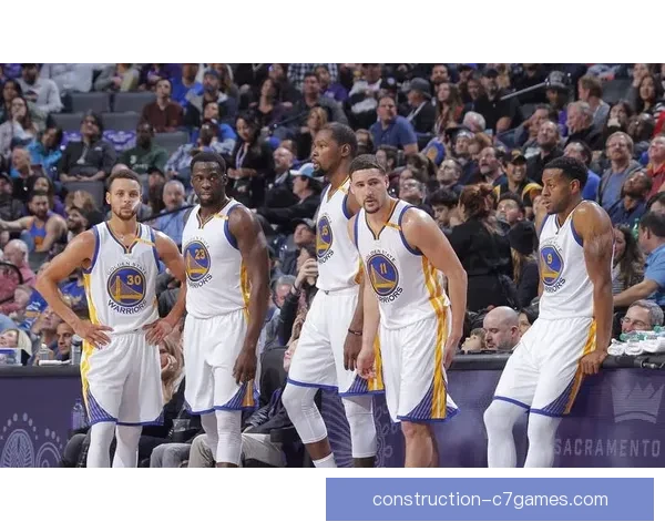 NBA季后赛激战正酣，詹姆斯与库里再度上演巅峰对决，谁将带领球队冲击总冠军