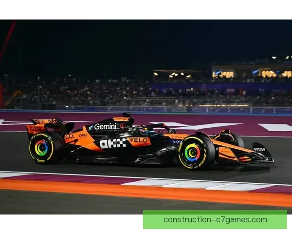 F1赛事激烈角逐 迈凯伦车队迎来新突破 维斯塔潘再度称霸世界锦标